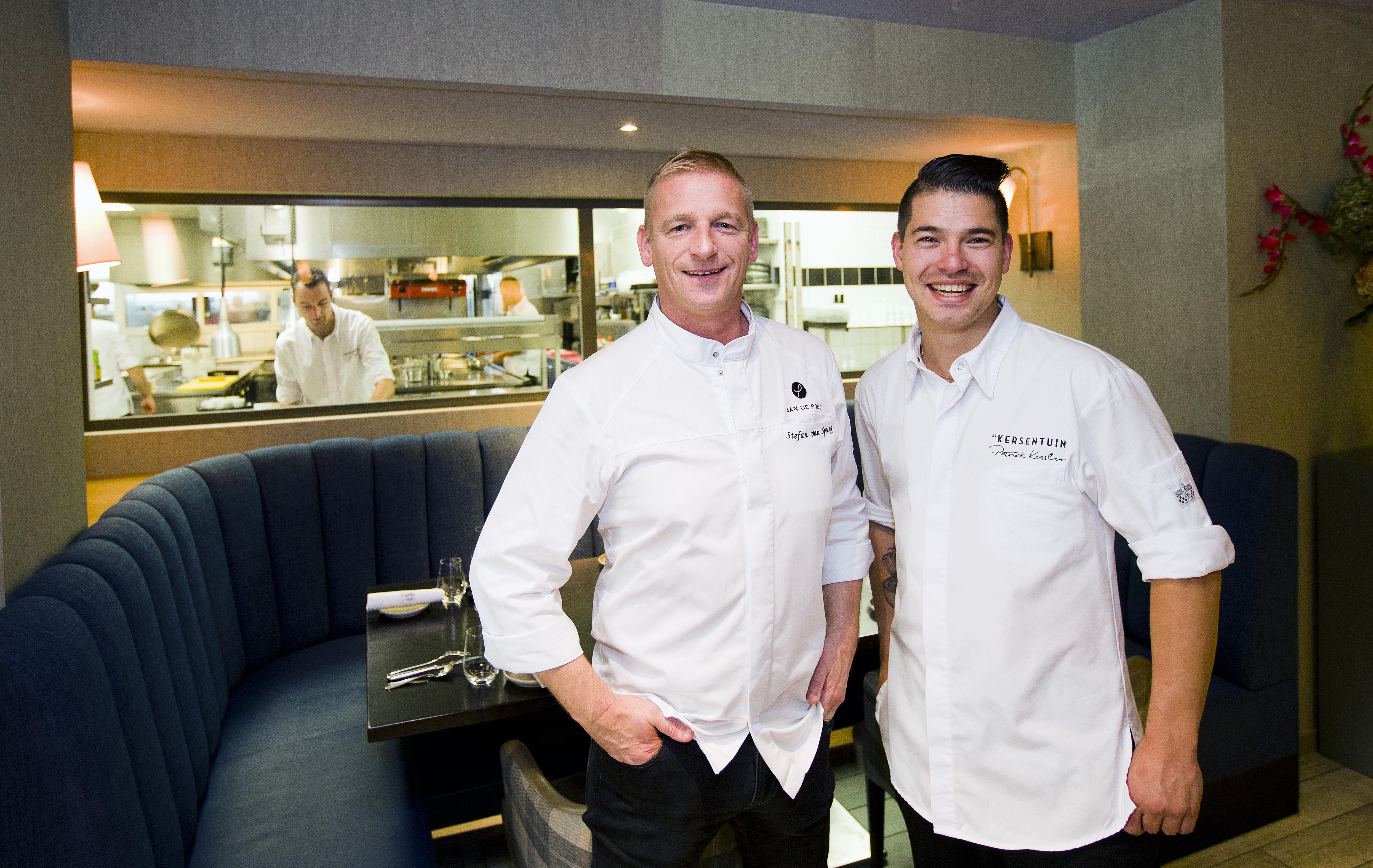 Bilderberg Garden Hotel Amsterdam Exterior photo Chef Michael Mina (left) and his son Michael Mina Jr. (right) at Michael Mina's restaurant in Las Vegas