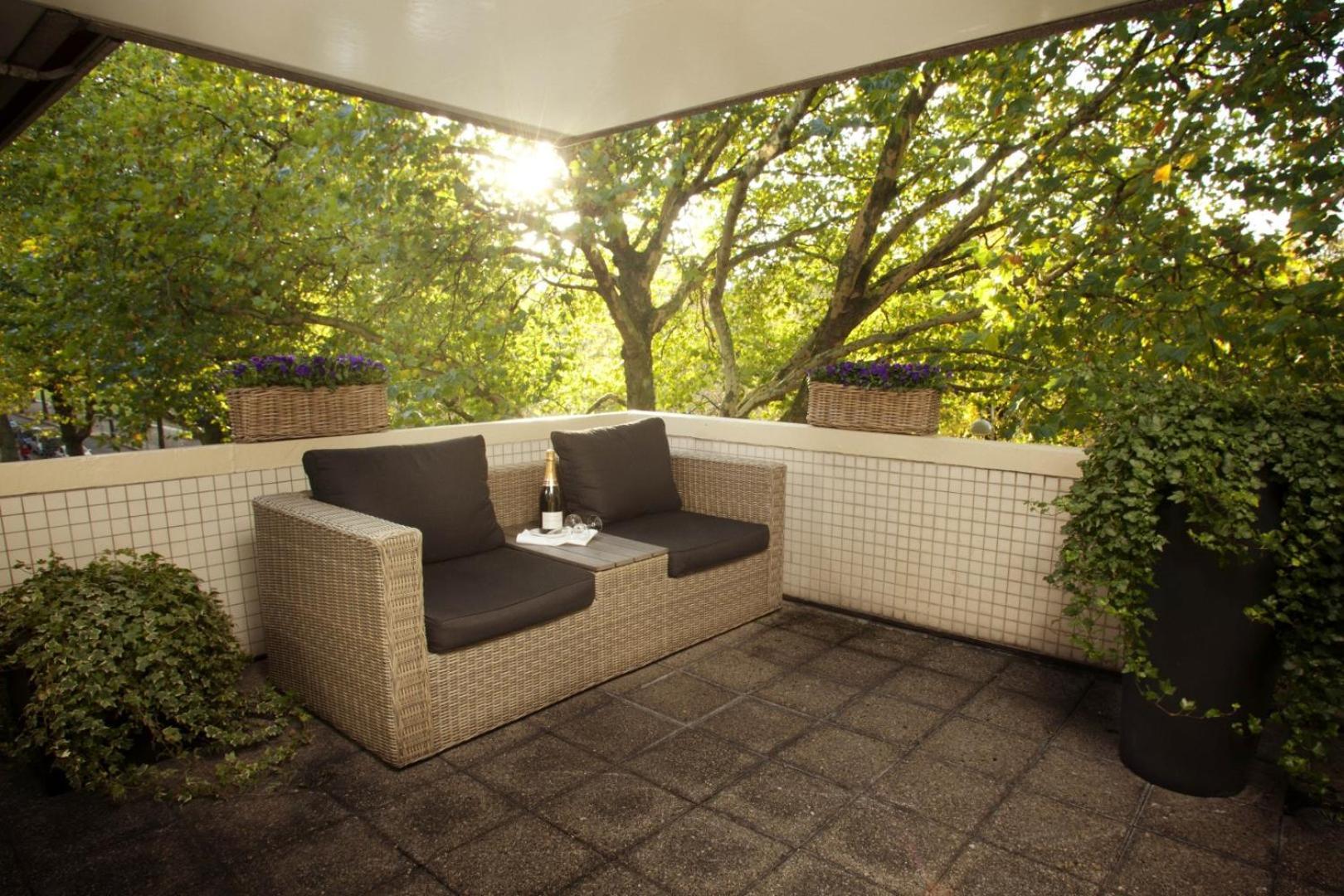 Bilderberg Garden Hotel Amsterdam Exterior photo A balcony