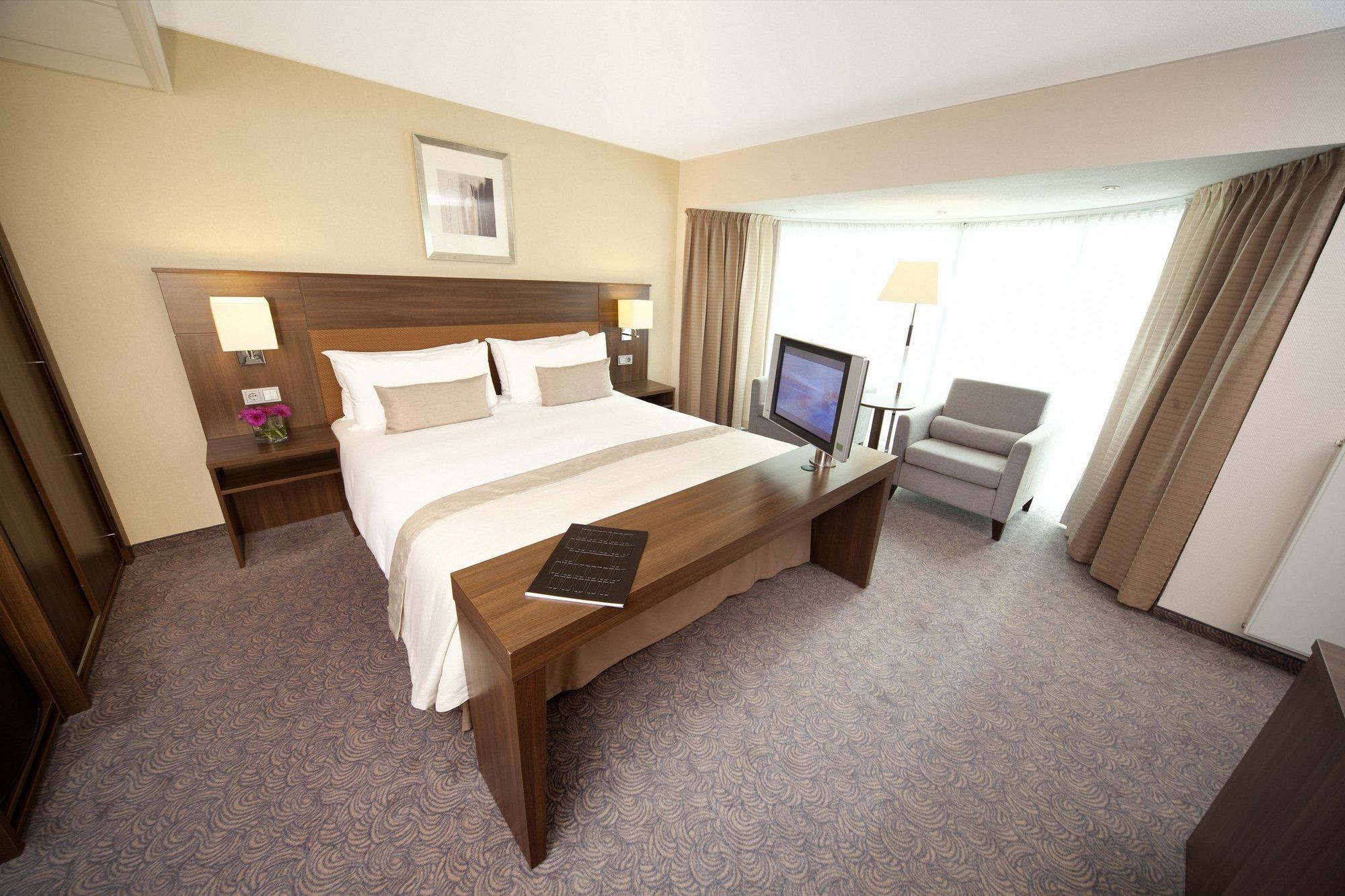 Bilderberg Garden Hotel Amsterdam Room photo A bedroom at the hotel