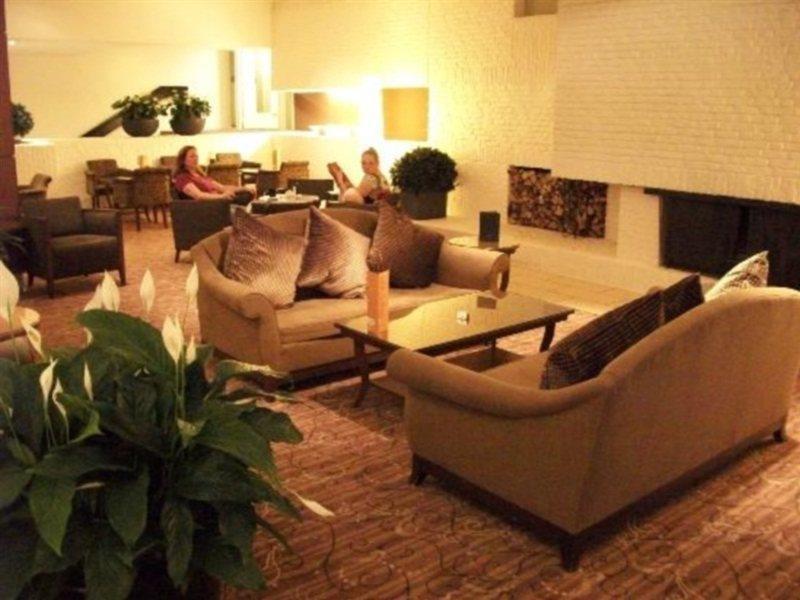 Bilderberg Garden Hotel Amsterdam Exterior photo The lounge at the airport