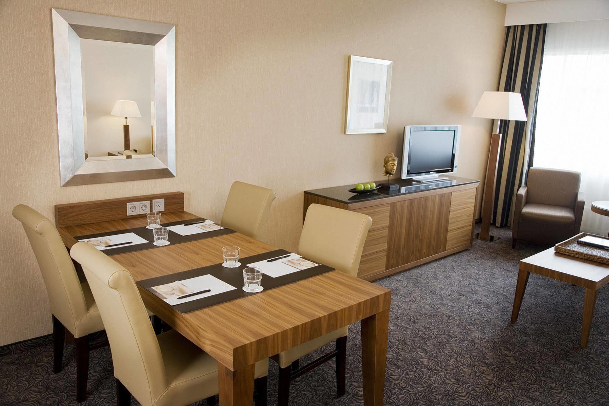 Bilderberg Garden Hotel Amsterdam Exterior photo A suite at the hotel