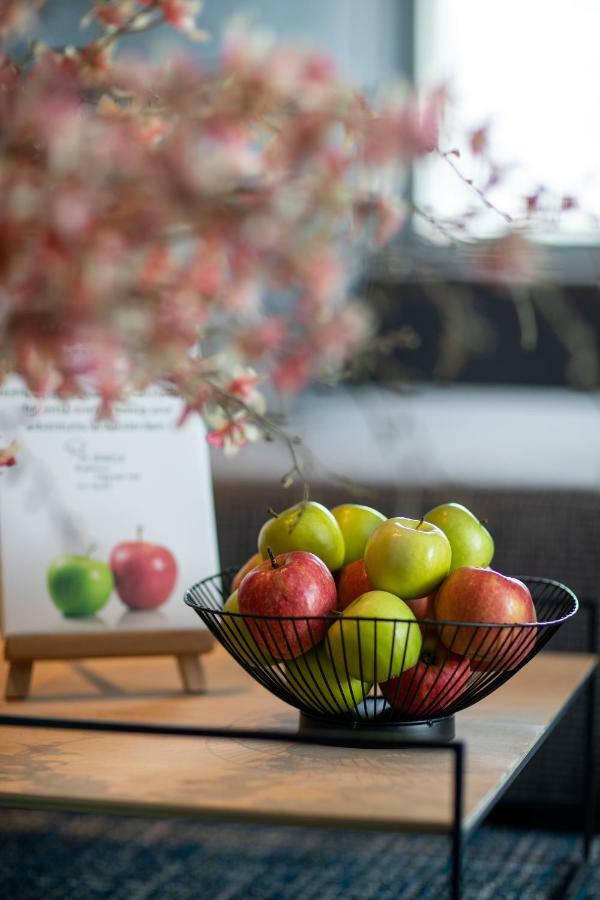 Bilderberg Garden Hotel Amsterdam Exterior photo Apples